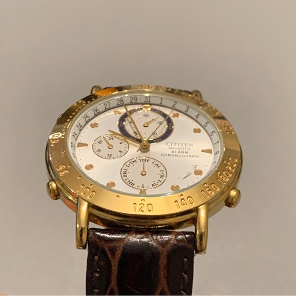 Vintage Citizen Chronograph Watch on Leather Strap. - Picture 2 of 6